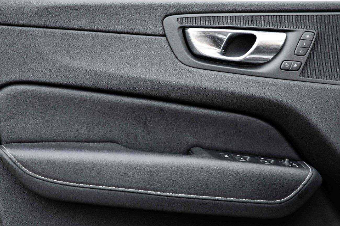 Volvo XC60 R-Design | 1,860 P.M  | 0% Downpayment |