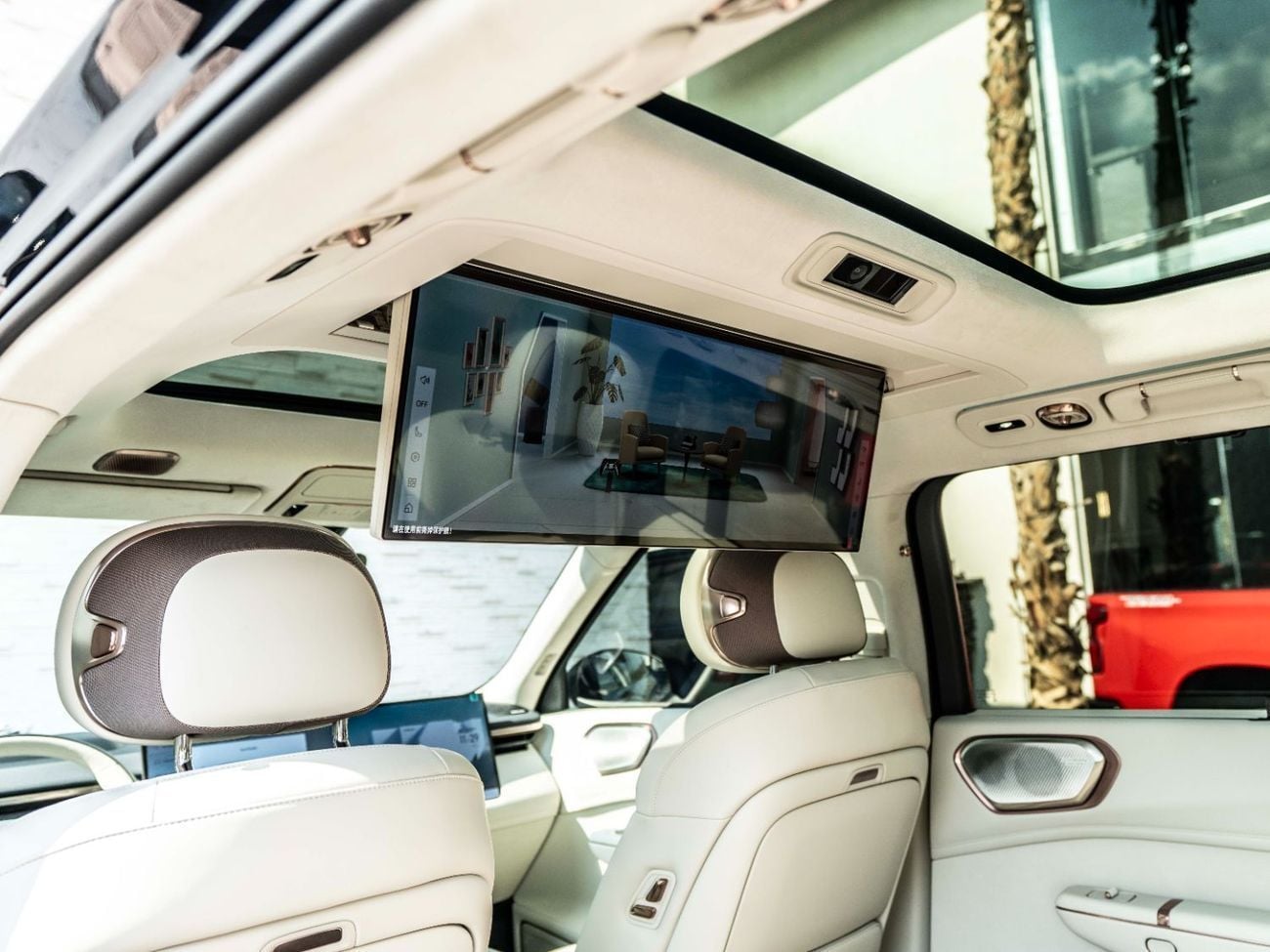 Lynk & Co 900 TRI-MOTOR EDITION