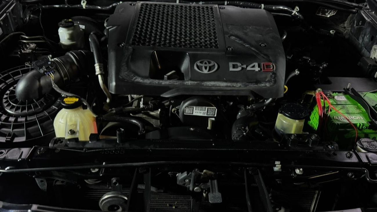 Toyota Hilux Diesel Engine 3000 CC ,Automatic Gear ,2015 Model ,Only For Export Available