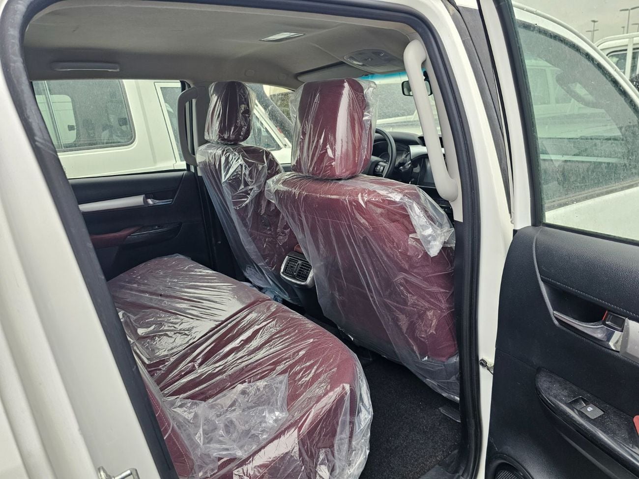 Toyota Hilux S GLX LHD 2.4L V4 DIESEL ENGINE Push Start Automatic Gear 4WD Original Power Window 5 Seats 4 Doors