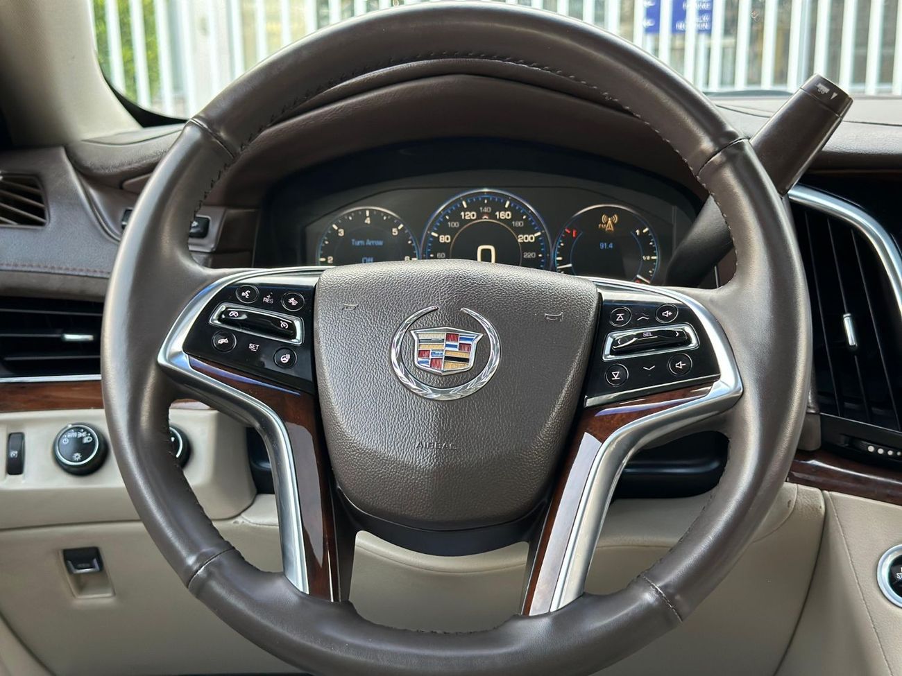 Cadillac Escalade ESCALADE ESV PLATINUM 2015 GCC FULL OPITION // PERFECT CONDITION