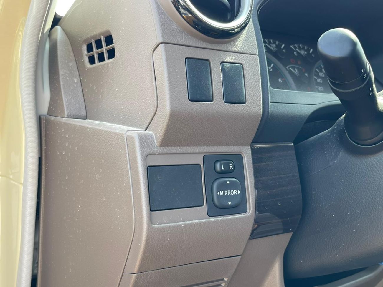 Toyota Land Cruiser Pick Up Toyota LAND CRUISER SC AT PETROL 4.0L WIN-DIFF-COOLBOX