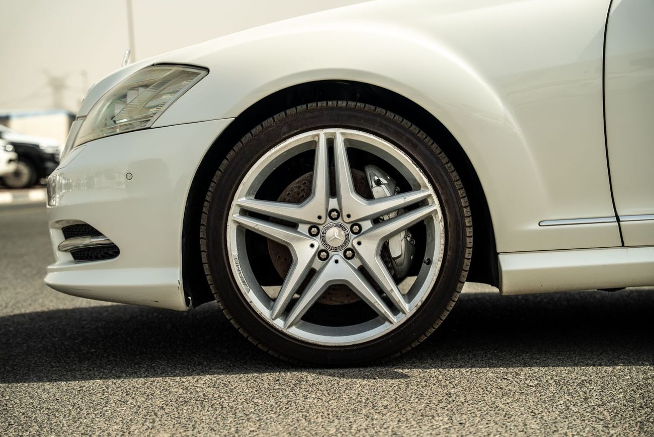 مرسيدس بنز S 500 AMG 4.7L V8 AMG GCC 2013 In Good Condition