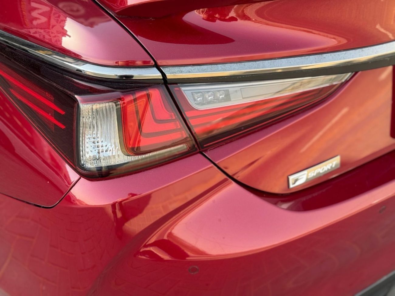 لكزس ES 350 F-SPORT / V6 3.5L / RADAR / ROAD ASSIST / WIRELESS CHARGER / DRIVE MODES S, S+