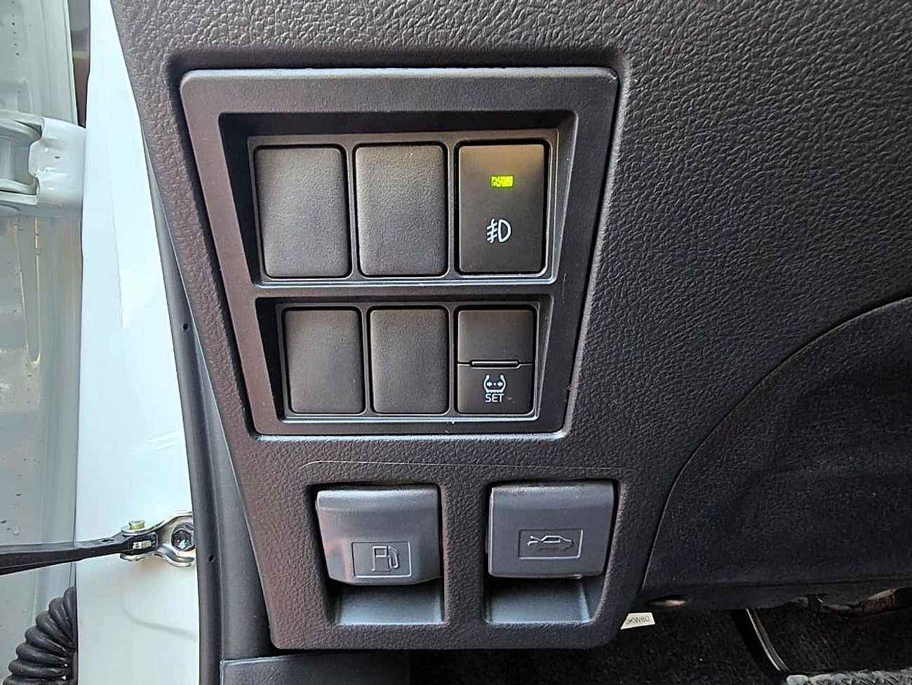 تويوتا هيلوكس S GLX 2.7L AWD M/T