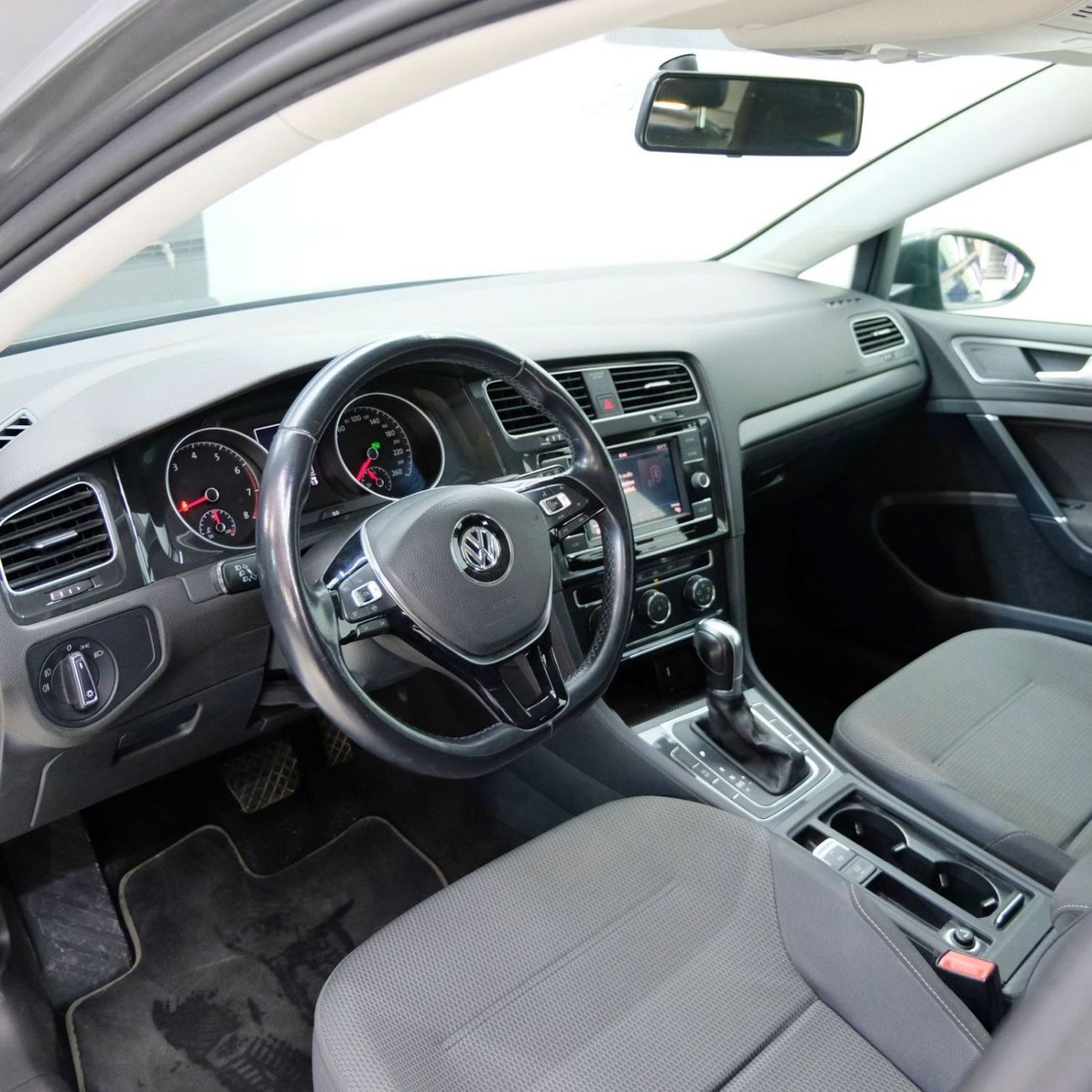 فولكس واجن جولف Base 2.0T