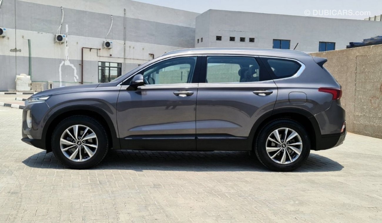 Hyundai Santa Fe GLS Mid Option 2019 2.4L 4 Cylinders GCC