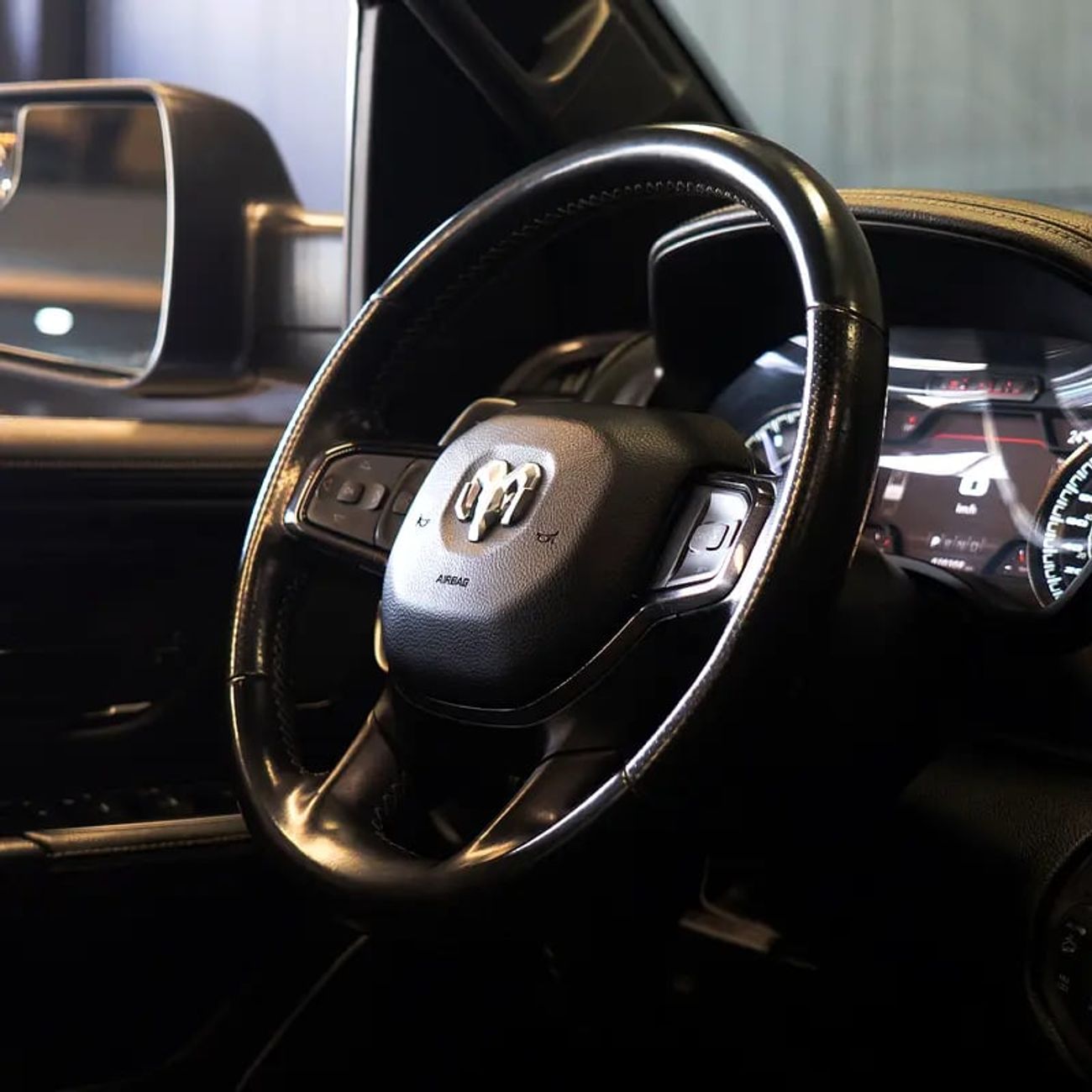 رام 1500 Rebel 5.7L Crew Cab Utility (5 Seater)