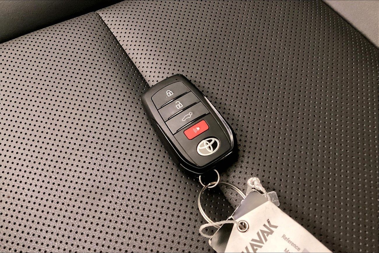 تويوتا لاند كروزر GXR | شامل الضمان | 0 ﺪﻔﻋﺓ ﺃﻮﻟﻯ