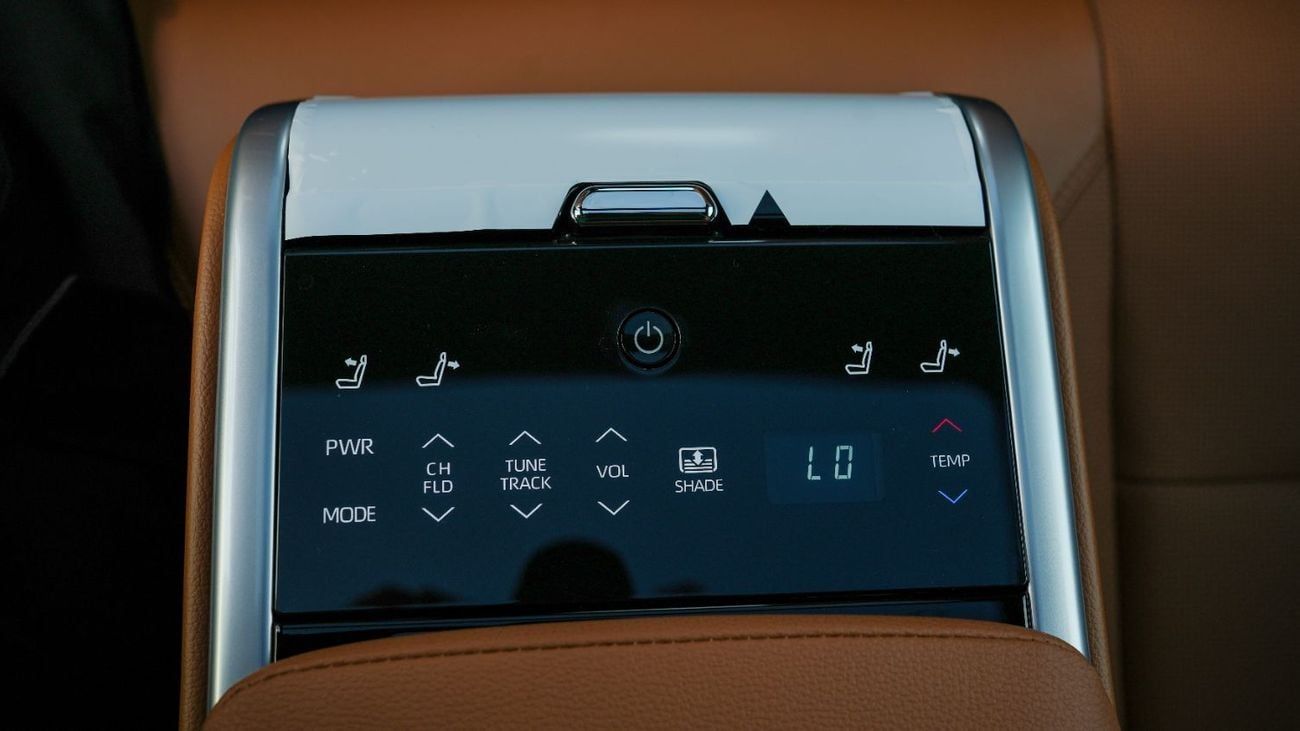تويوتا كامري 2026 Toyota Camry Lumiere 2.5L AT Hybrid (Silver-Tan)