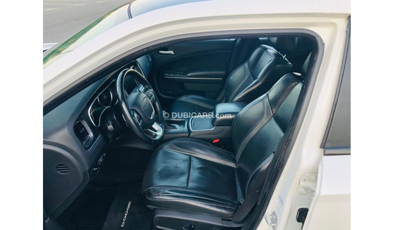 دودج تشارجر R/T رود تراك موديل 2016 السياره حاله ممتازه من الداخل والخارج كراسي جلد ومثبت سرعه وتحكم كهربي كامل 