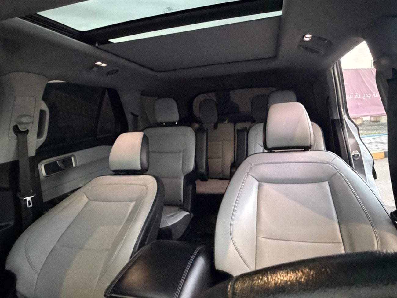 Ford Explorer XLT, fully loaded with panoramic