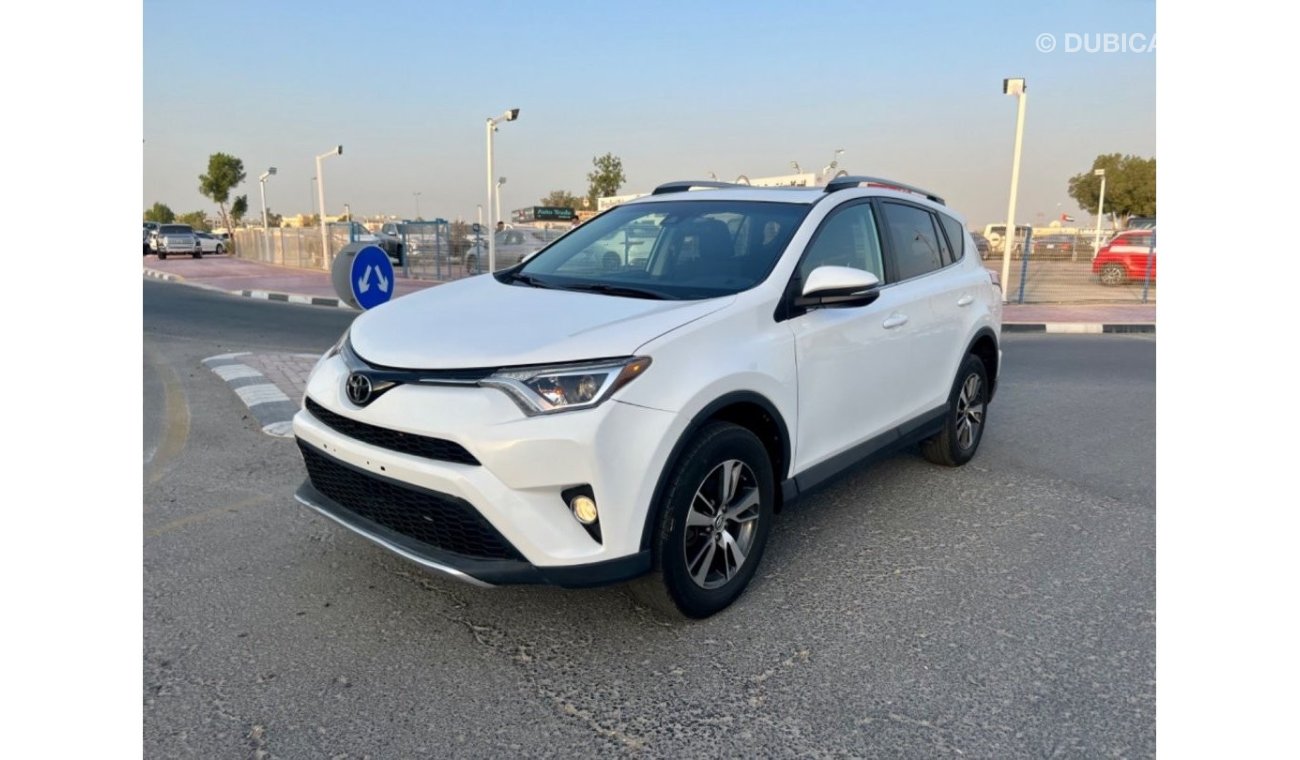 Toyota RAV4 2017 XLE SUNROOF 4x4 FULL OPTION