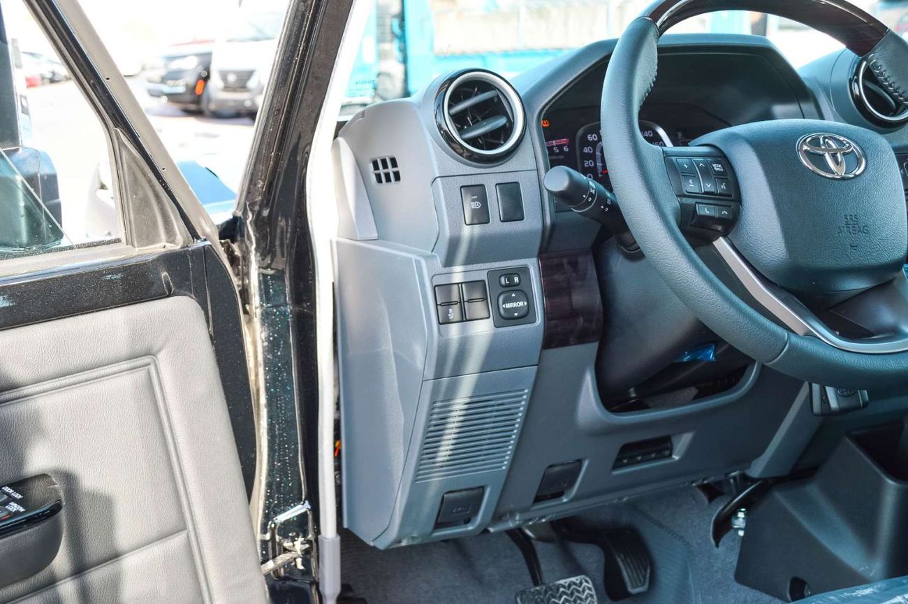 Toyota Land Cruiser 70 TOYOTA LAND CRUISER 76 2.8L 4WD SUV 2025 - BLACK