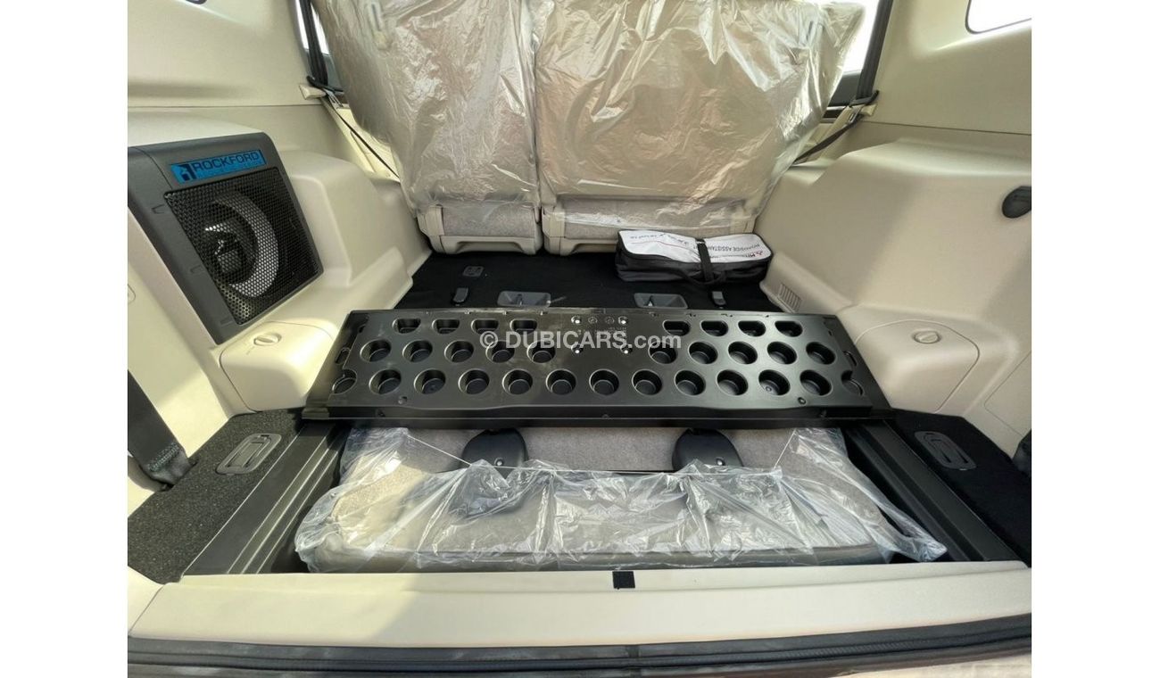 ميتسوبيشي باجيرو ميتسوبيشي باجيرو 3.8 لتر بنزين موديل 2020 لون ابيض للتصدير فقط