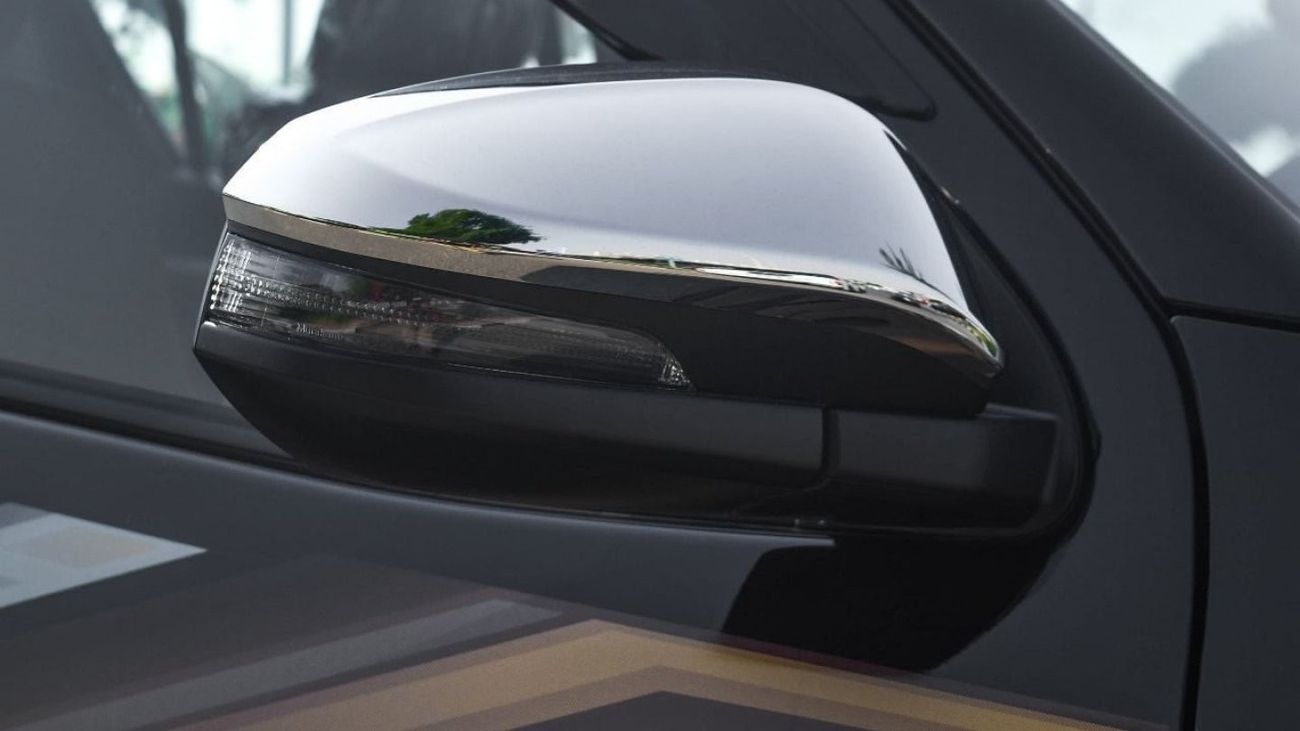 Toyota Hilux TOYOTA HILUX 2.7L AT PETROL FULL PUSH START 2024 MODEL