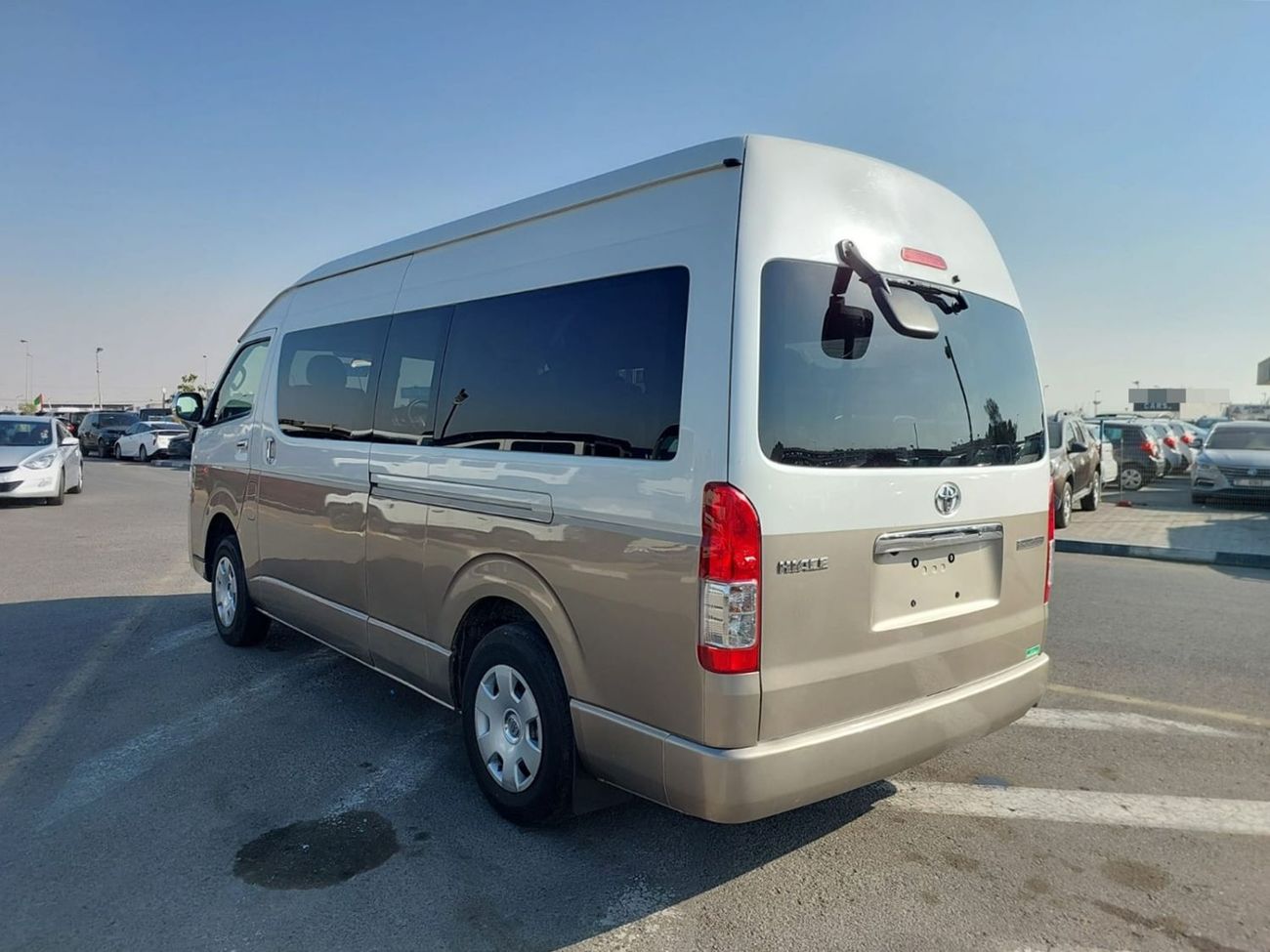 Toyota Hiace TOYOTA HIACE COMMUTER VAN RHD 2016 MODEL 2.7 L PETROL AUTOMATIC(PM10044)