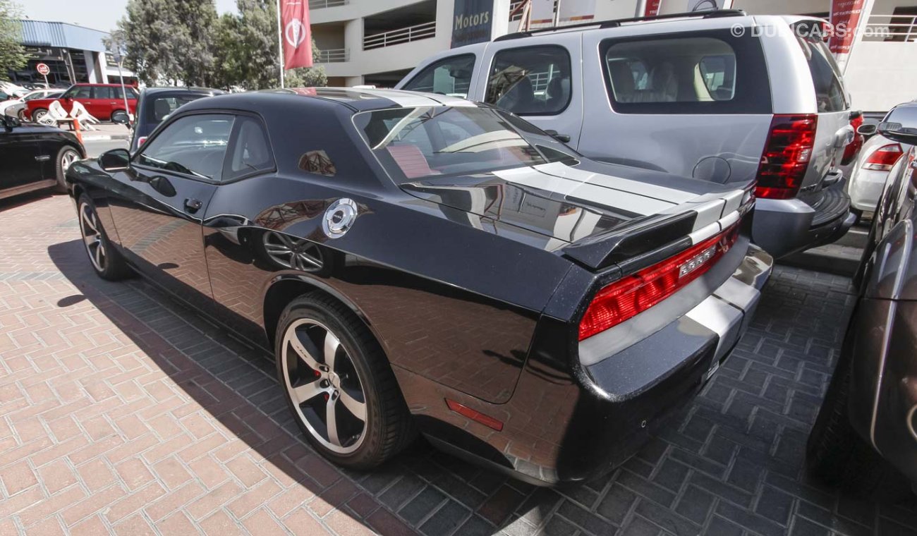 Dodge Challenger SRT 8