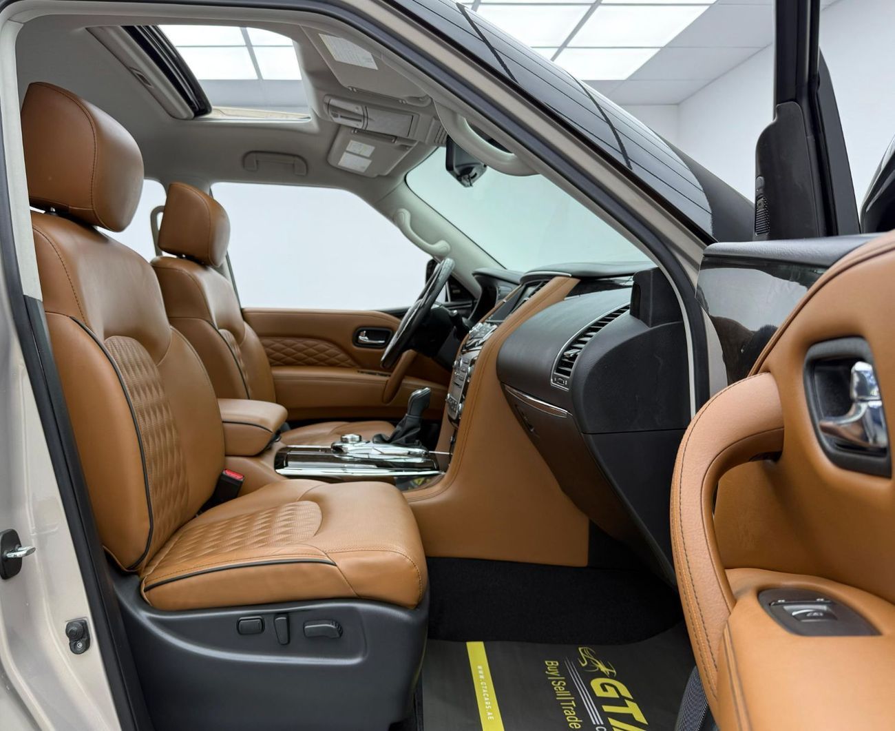 Infiniti QX80 Sensory 8 5.6L 2020 Infiniti QX80 Sensory, Warranty, Full Service History, Excellent Condition, GCC