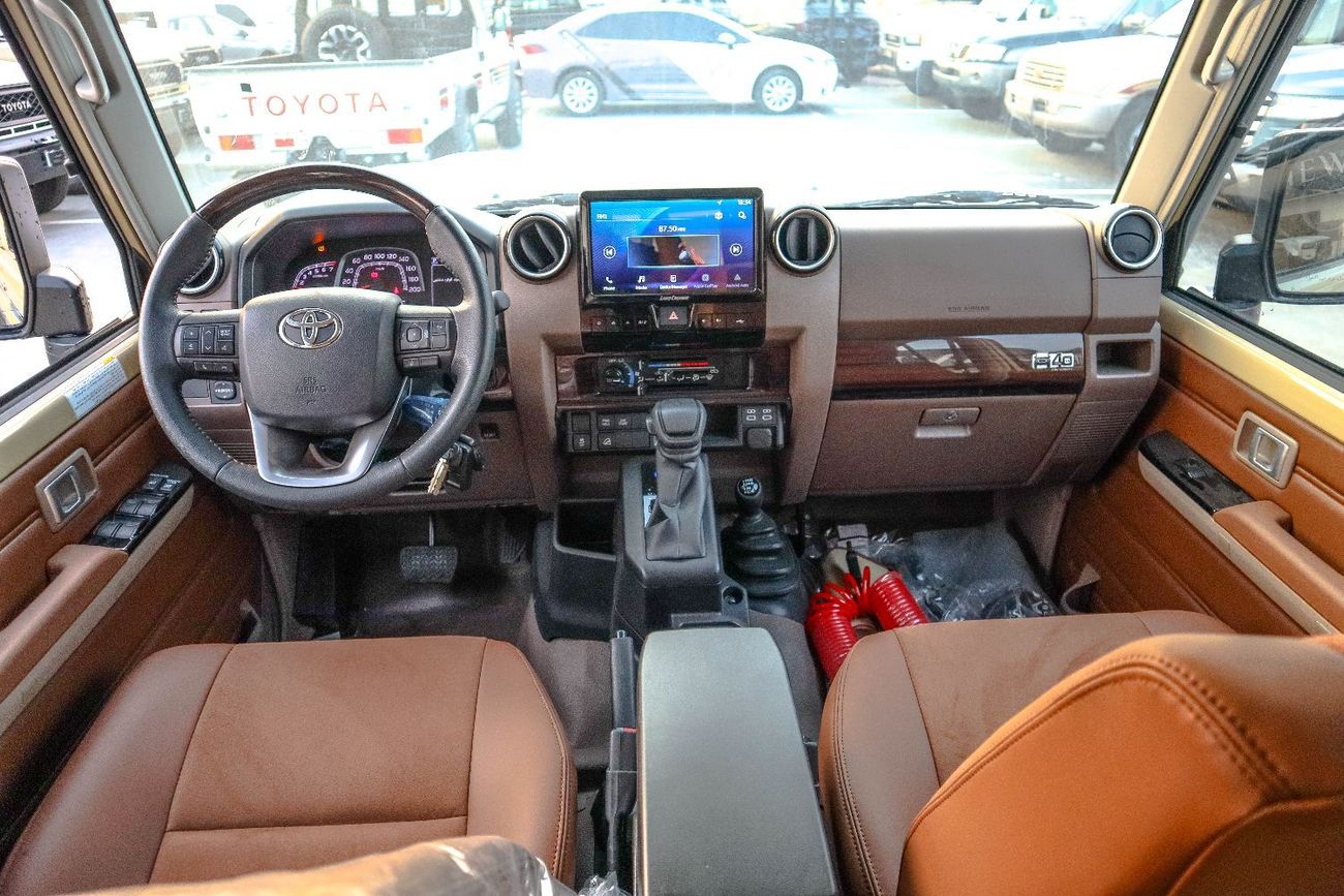 تويوتا لاند كروزر بيك آب Std 4.0L Double Cab Utility 4WD