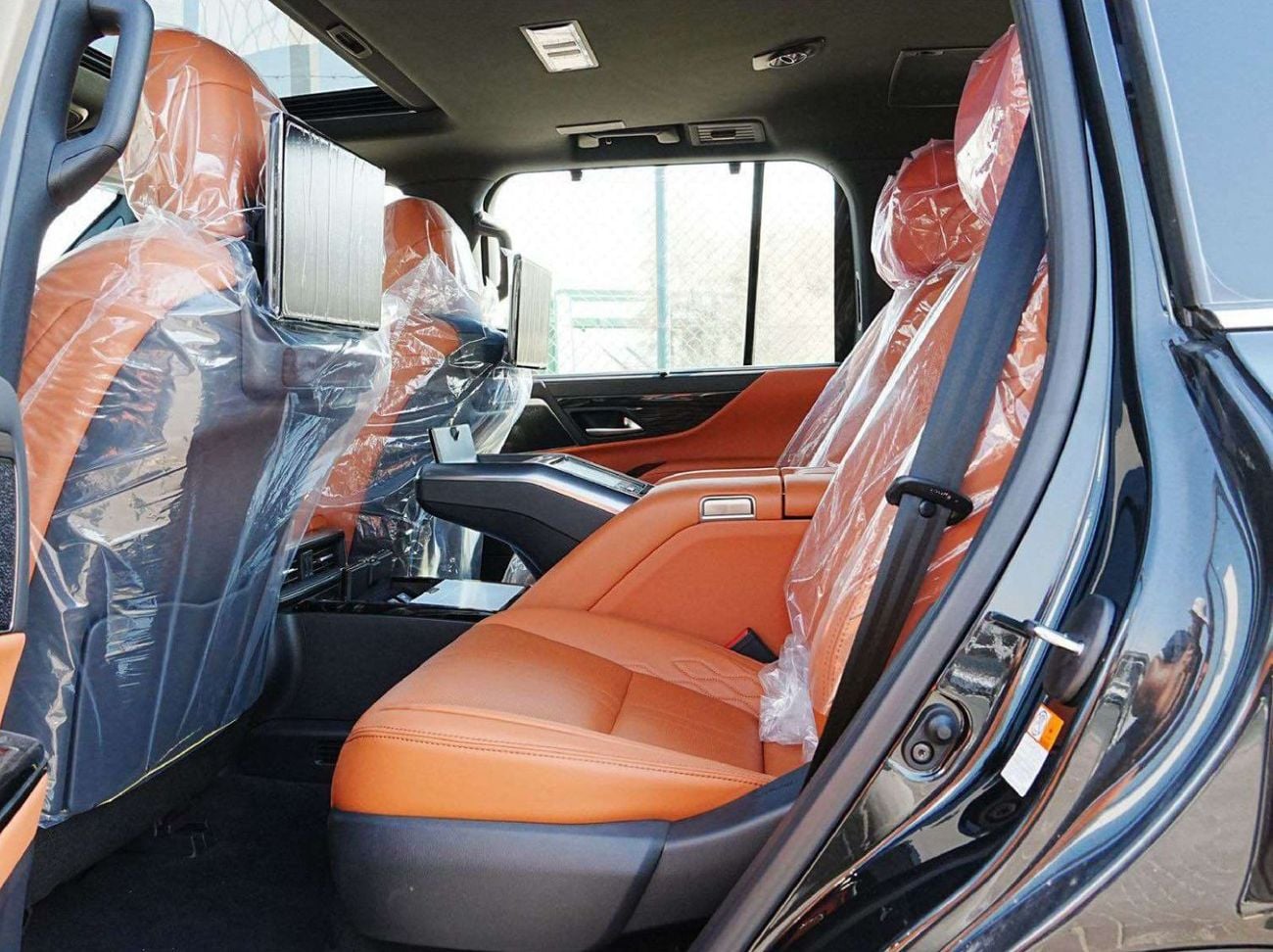 لكزس LX 600 VIP لكزس LX600 VIP موديل 2026، جنوط مقاس 22 بوصة