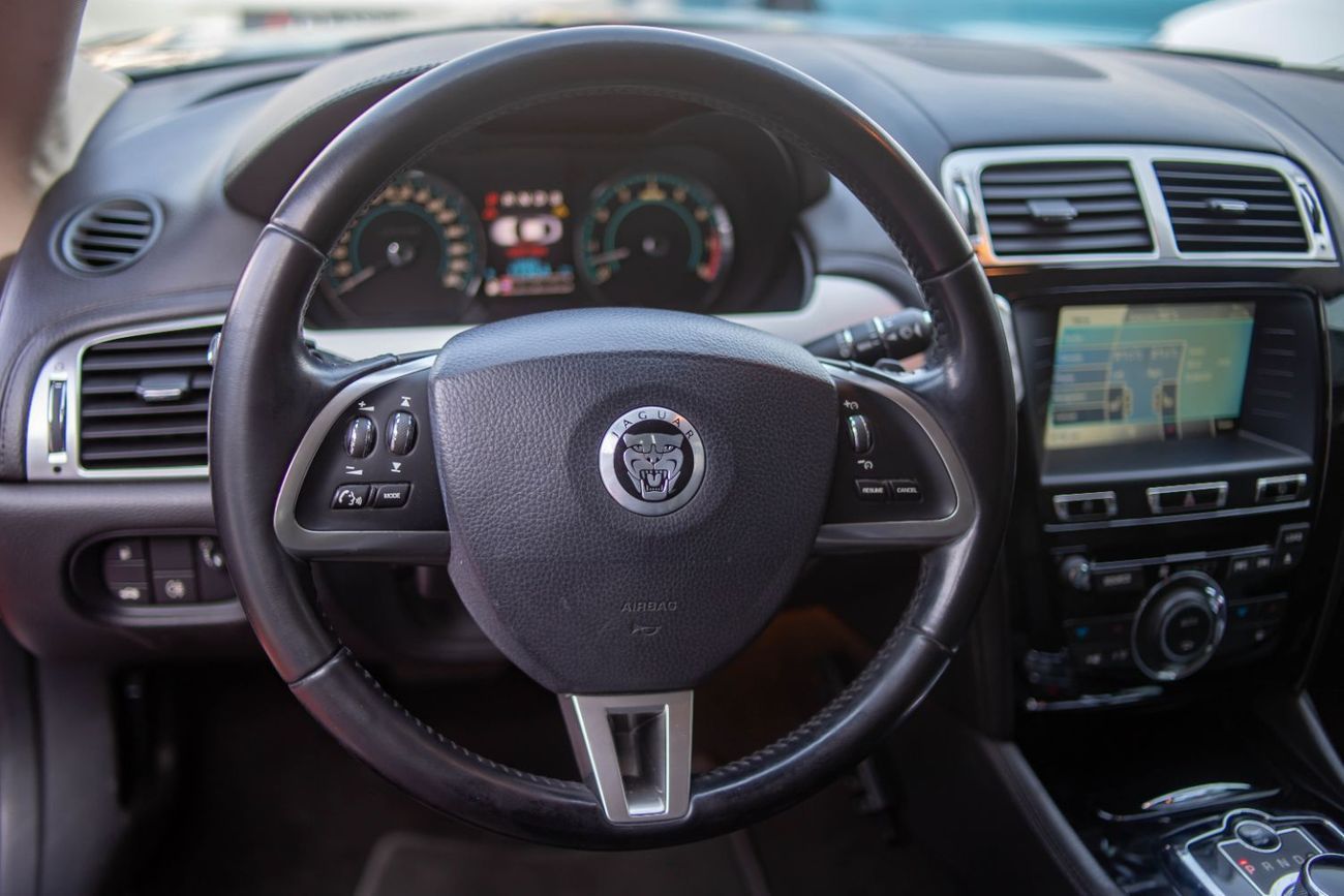 جاكوار XK Engine: 5.0L V8 | Power: 385 HP @ 6,500 RPM | Torque: 380 lb-ft @ 3,500 RPM