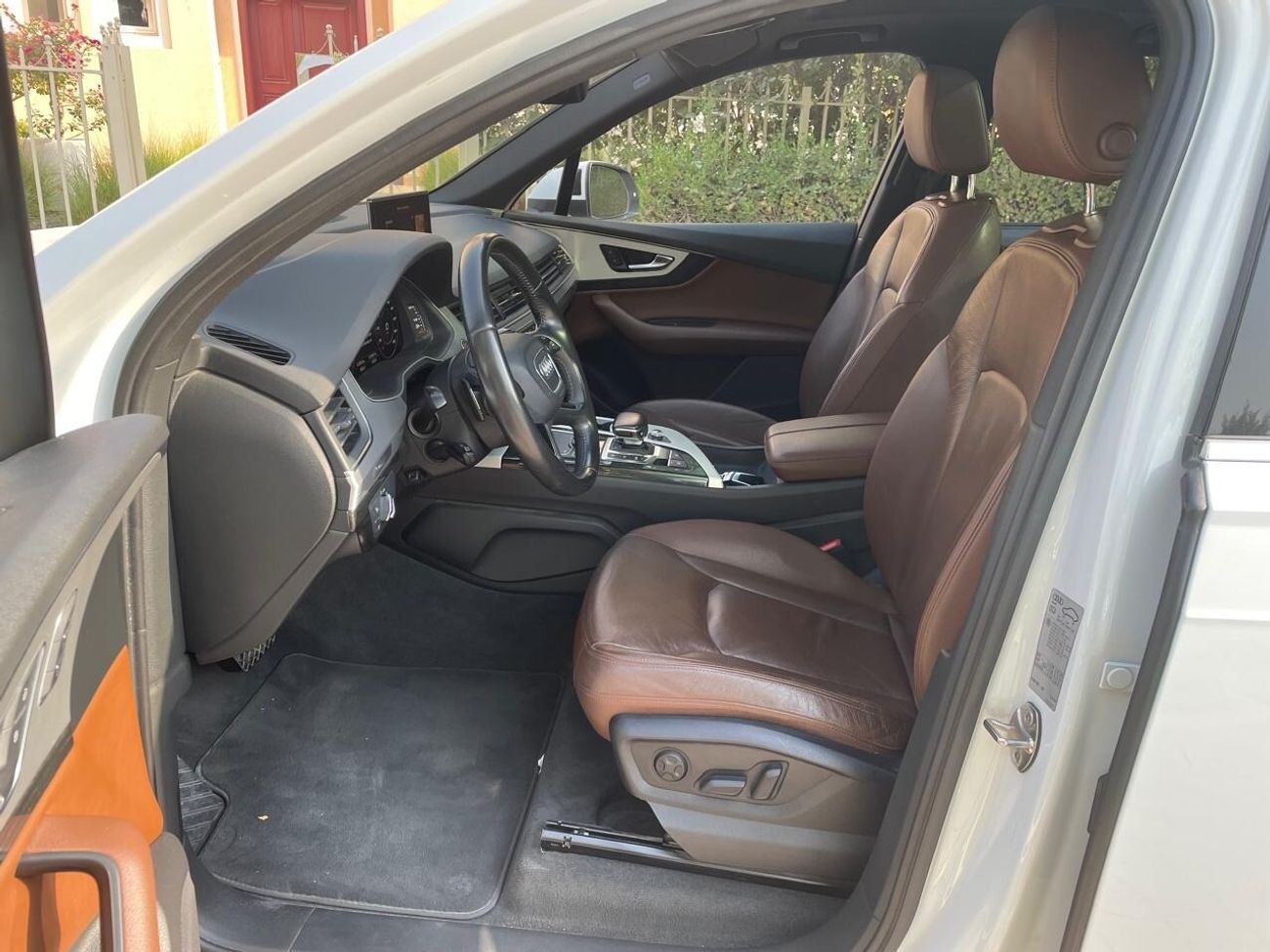 أودي Q7 45 TFSI Quattro - Service Contract & New Tyres