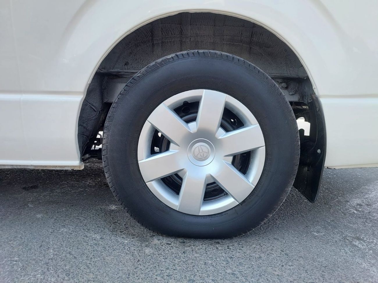 Toyota Hiace TOYOTA HIACE COMMUTER VAN RHD 2017 MODEL 2.7 L PETROL AUTOMATIC(PM77975)