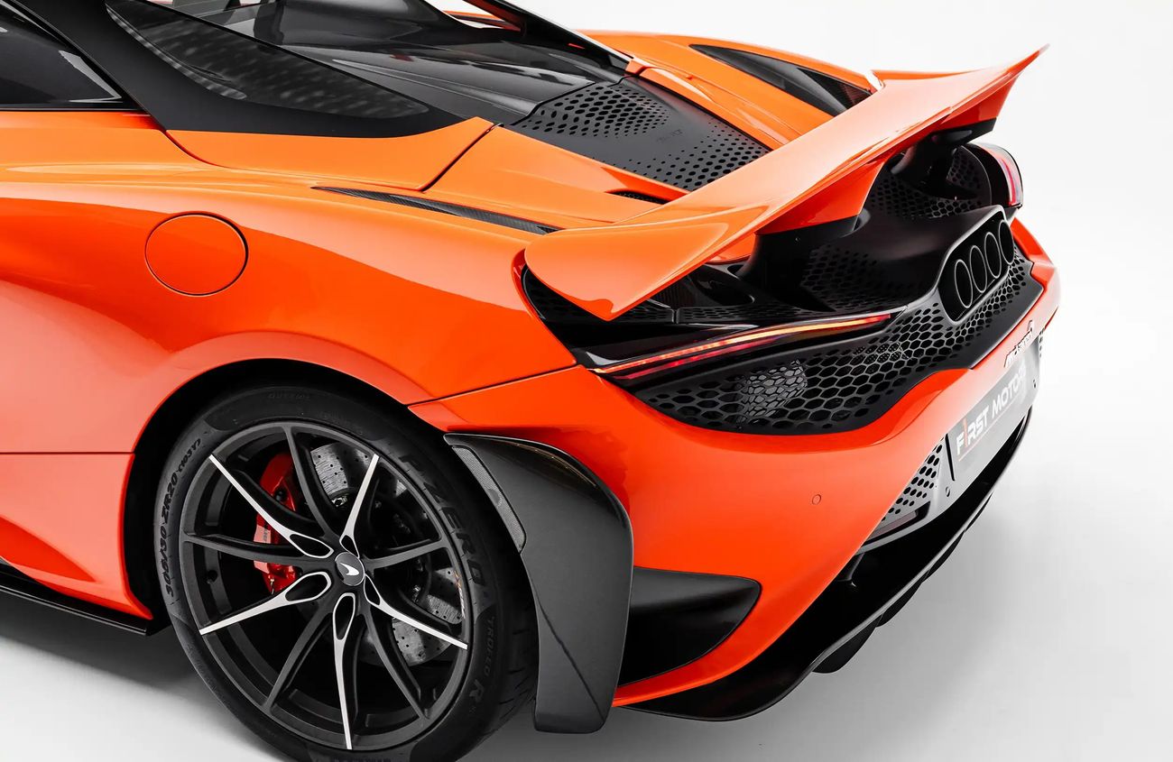 مكلارين 765LT 4.0L twin-turbocharged 8 Cylinder Engine