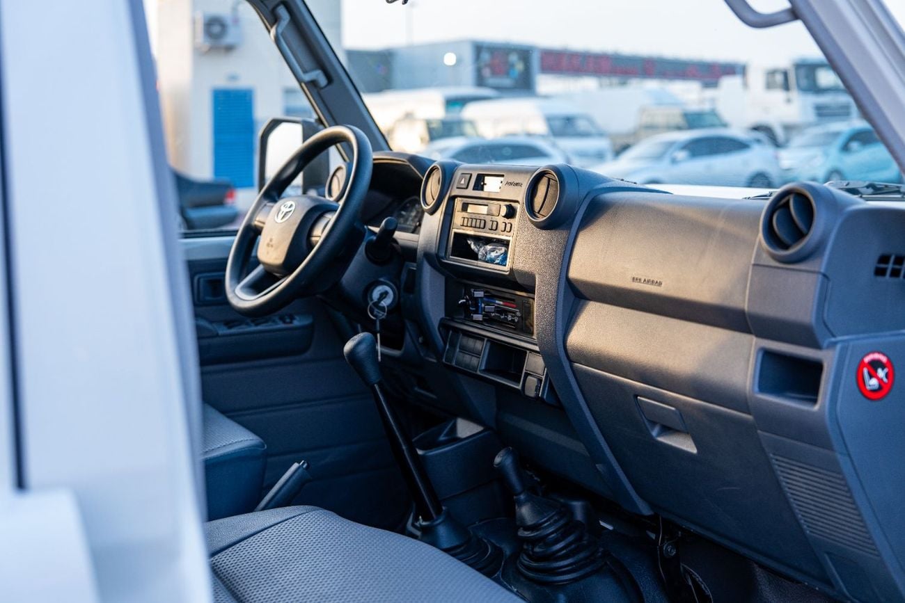 تويوتا لاند كروزر 76 Toyota Land Cruiser 2025 LC76 9-seater 4.2Ldiesel manual 4x4