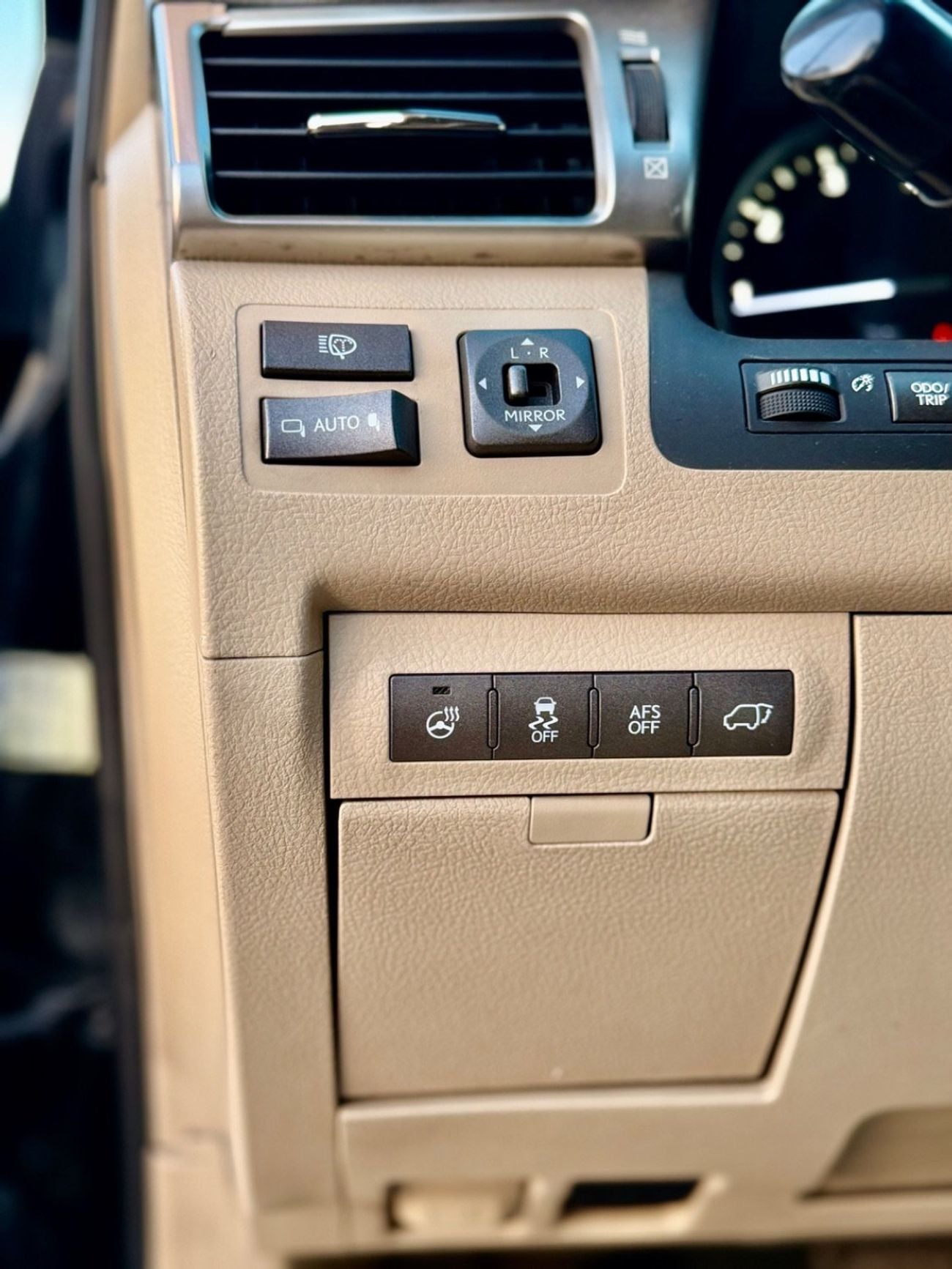 لكزس LX 570 PLATINUM