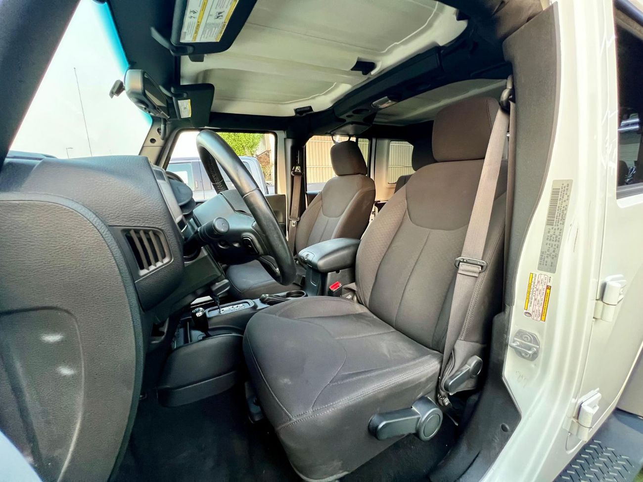 جيب رانجلر Sahara 3.6L A/T (5 Seater) warranty one year bank financie available