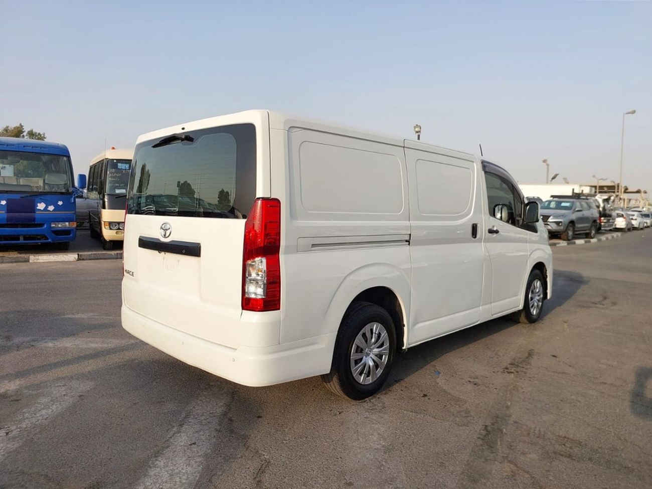 Toyota Hiace TOYOTA HIACE VAN RHD 2021 MODEL 2.8 L DIESEL AUTOMATIC(PM22720)