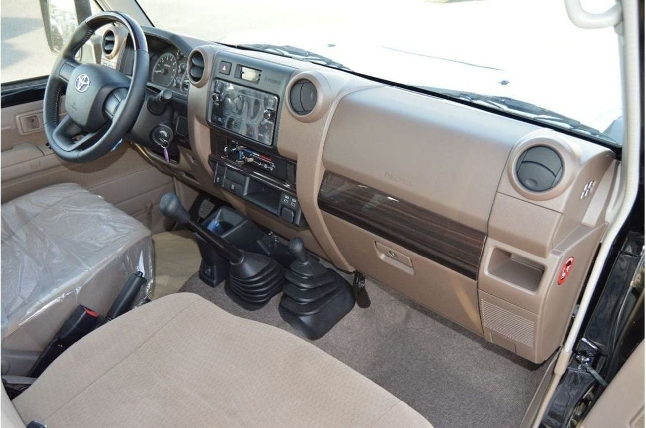 Toyota Land Cruiser 70 LX Hard Top 5 Doors
