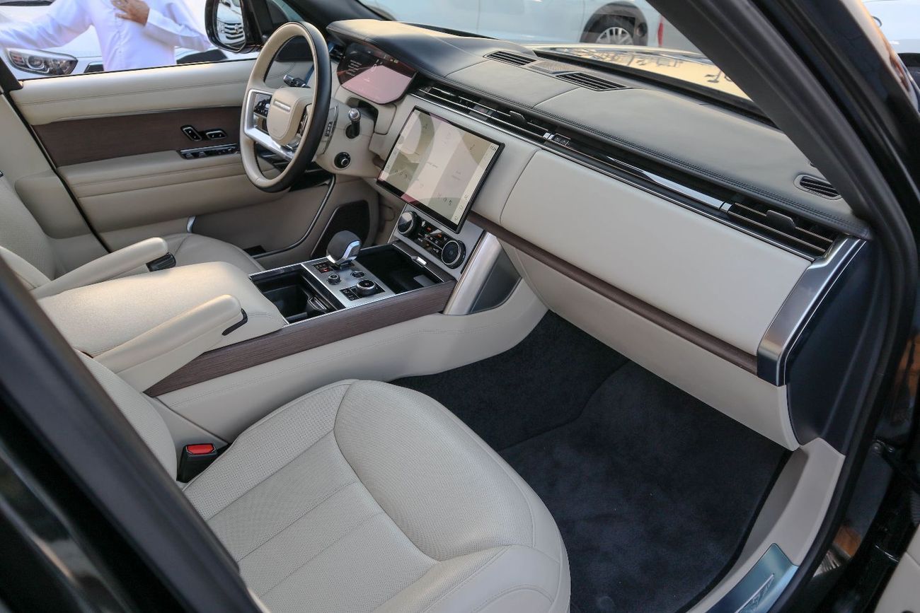 Land Rover Range Rover LWB Autobiography P400 3.0L LWB Autobiography P400 4.4L 2022 Land Rover Range Rover Autobiography 4.