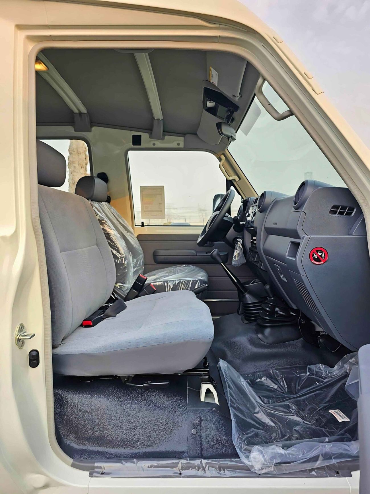 تويوتا لاند كروزر 70 (70 Series) 4.0L V6 Petrol / M/T, Power Windows, 4WD