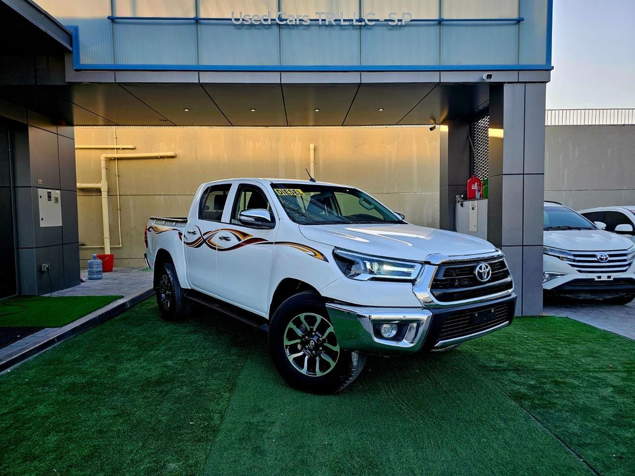 تويوتا هيلوكس SGLX HILUX DIESEL / AUTOMATIC / WIDE BODY/ AUTO WINDOWS / FULL OPTION