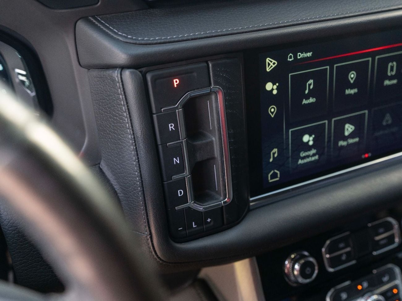 GMC Yukon Denali 6.2L (8 Seater)