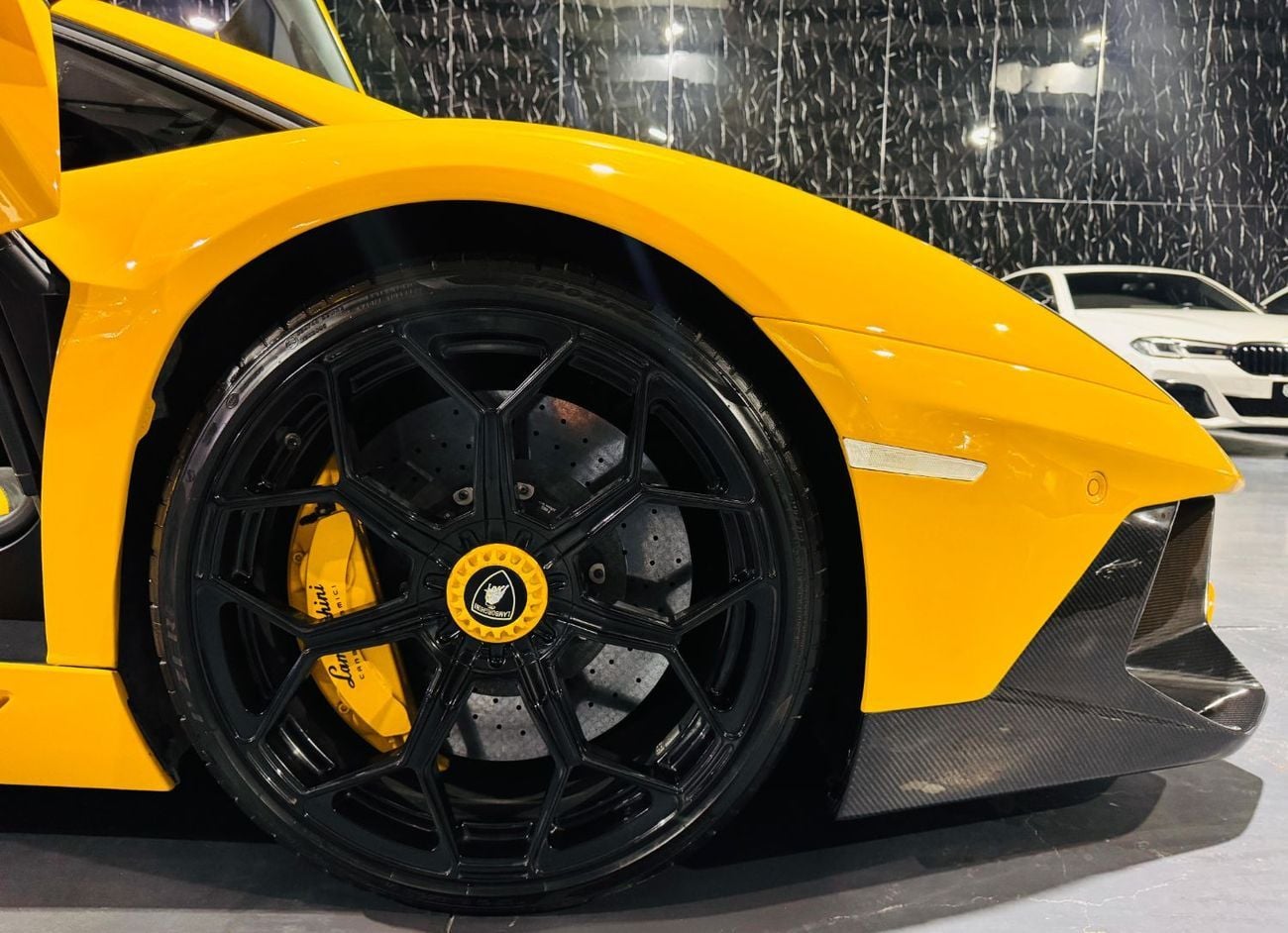 لامبورغيني أفينتادور 6.5L V12 2014 Lamborghini Aventador LP 700-4 GCC