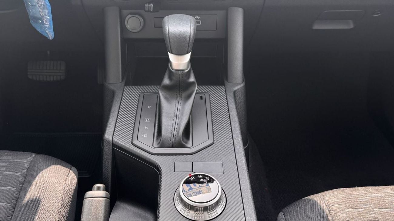 ميتسوبيشي L200 GLX DCABIN 2.4L DIESEL 4X4  6SPEED A/T