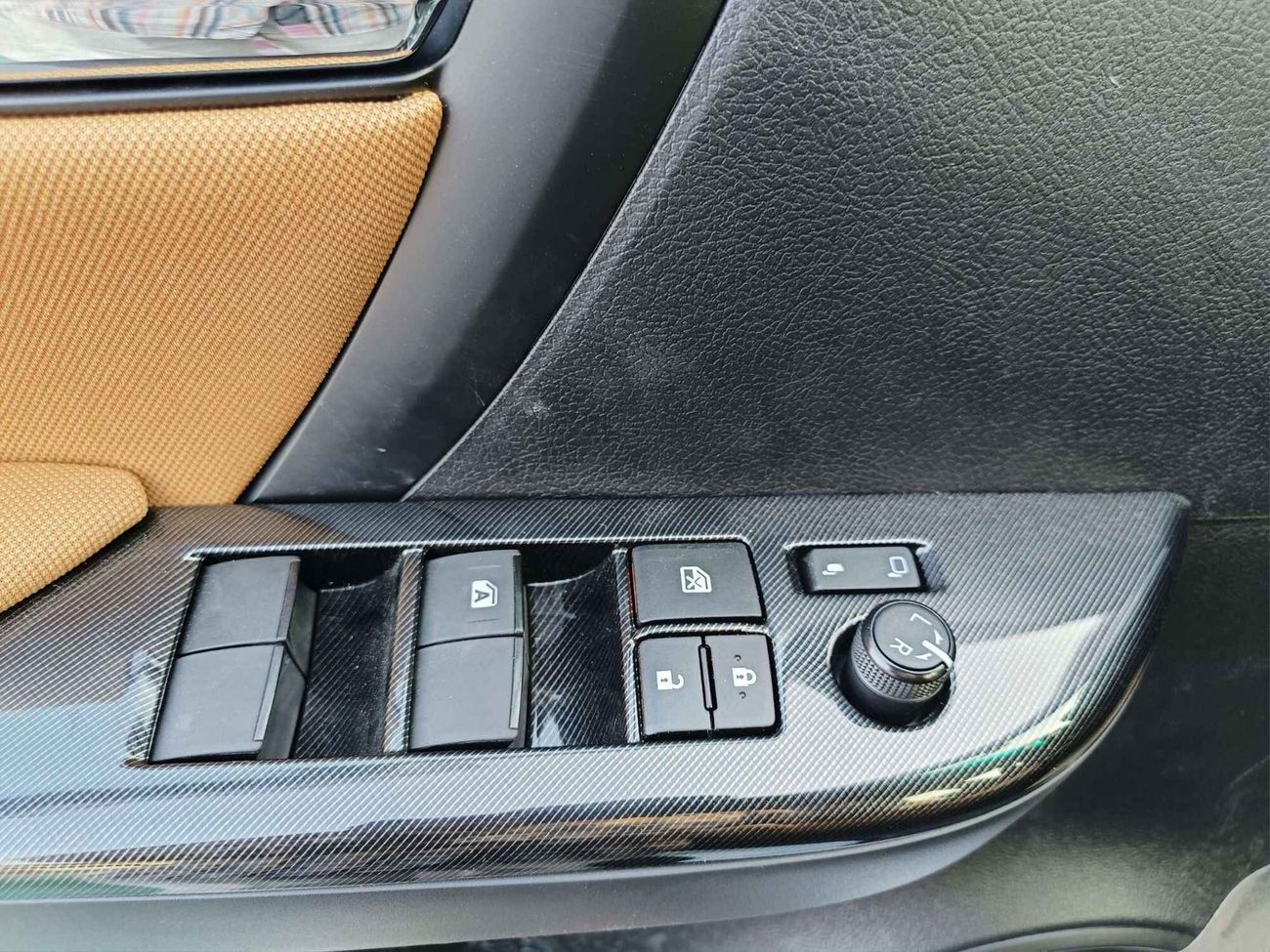 Toyota Fortuner DIESEL, 2.4L V4 / SC 8 AUDIO DISPLAY / MANUAL A.C / "17" STEEL WHEELS / 4X4 (CODE # FD24B)