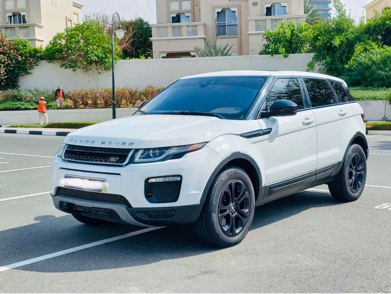 لاند روفر رانج روفر إيفوك SE 2.0L SUV (5 Door)