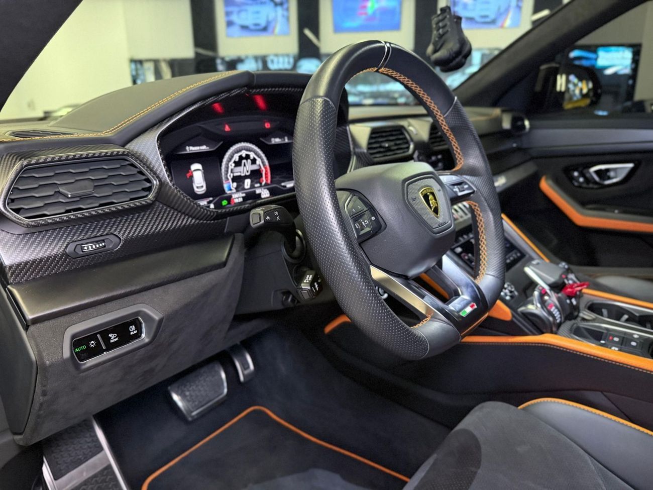 Lamborghini Urus STD 4.0T V8 2021 Graphity Capsule Urus / Under Warranty and Service Contract