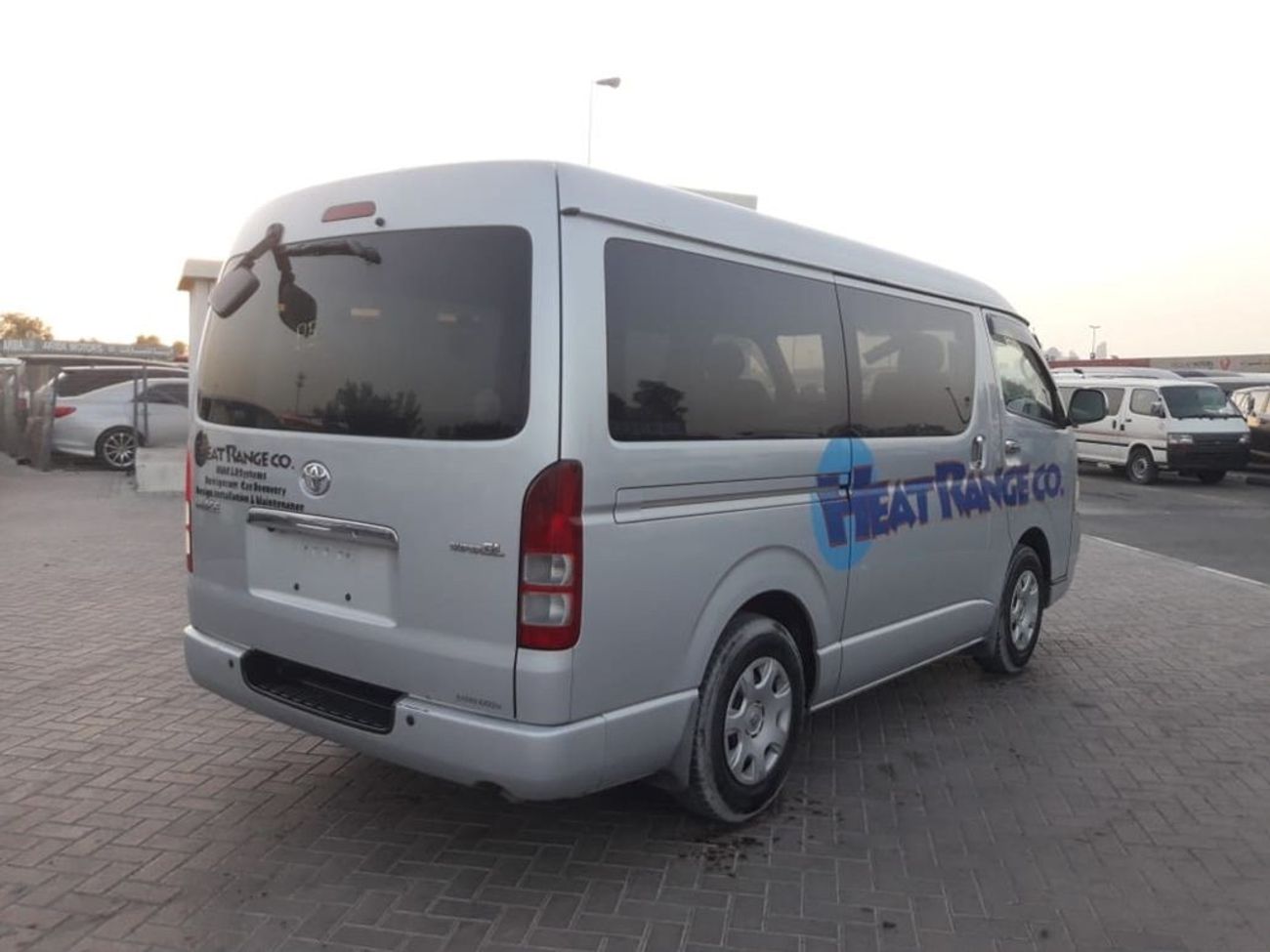 تويوتا هاياس TOYOTA HIACE VAN RIGHT HAND DRIVE (PM1631)