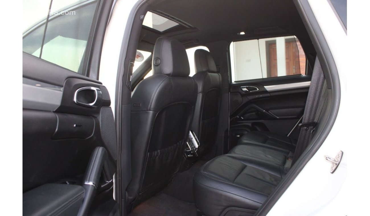 Porsche Cayenne Porsche Cayenne S 2011 GCC, in excellent condition, without accidents, full option, very clean from