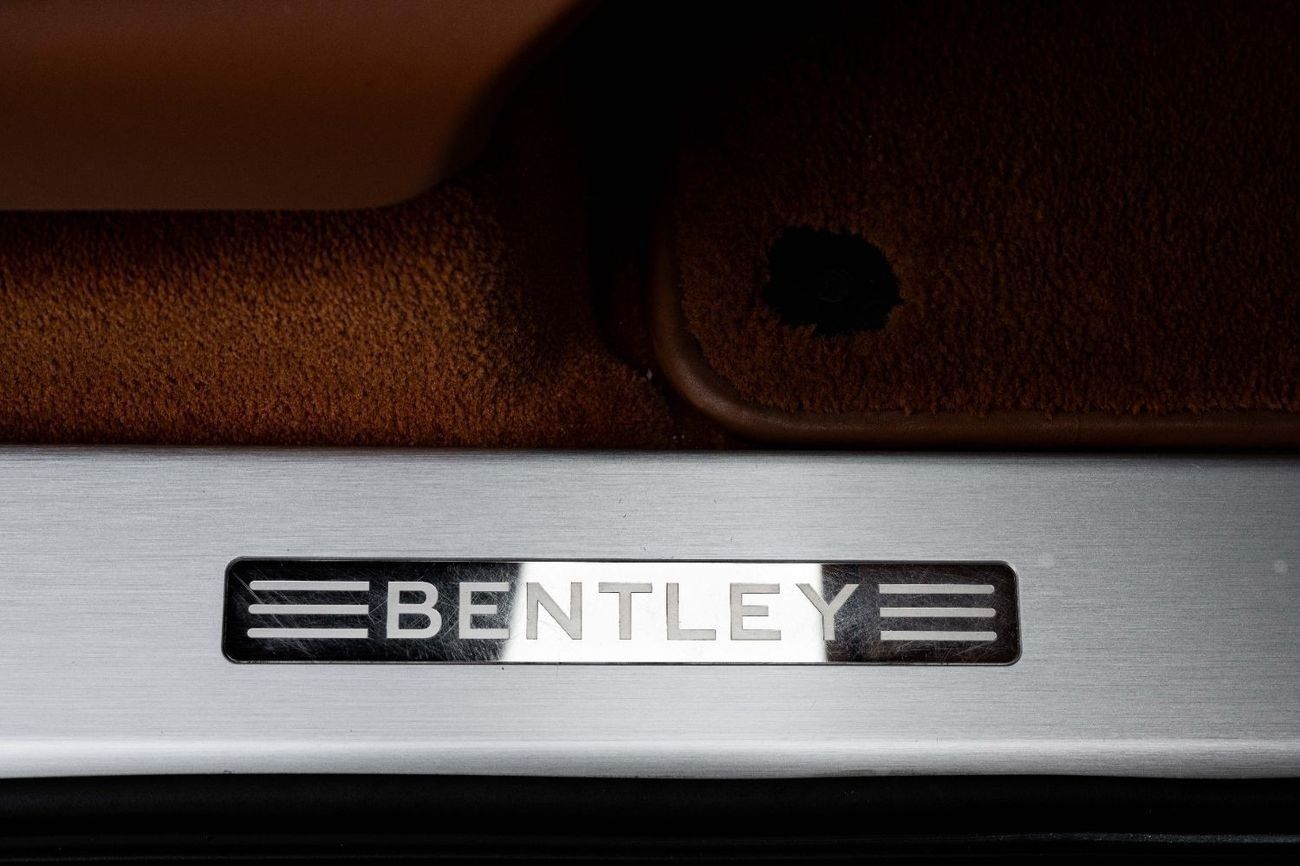 بنتلي بينتايجا V8 | 11,750 P.M  | 0% Downpayment | Full Bentley History!