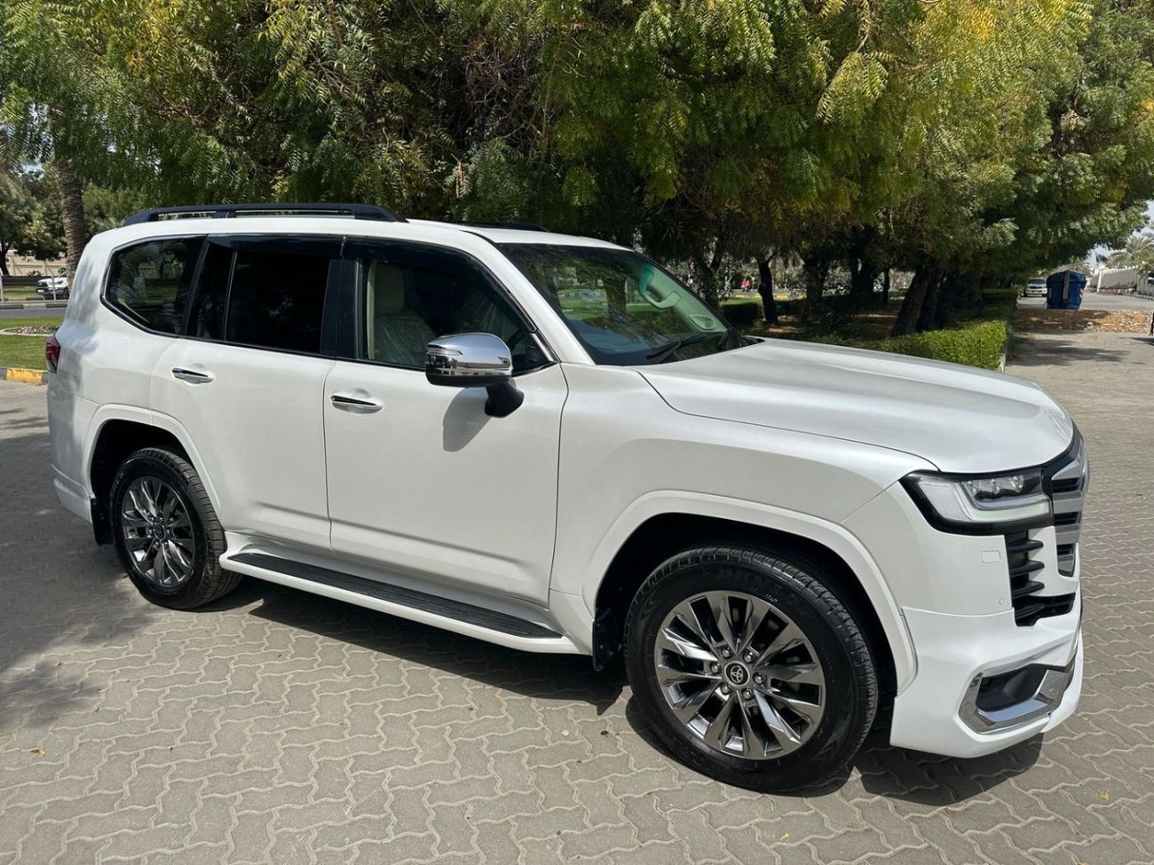 Toyota Land Cruiser TOYOTA LAND CRUISER ZX , MODEL 2022 , RIGHT HAND DRIVE, FUEL PETROL 3.5 CC