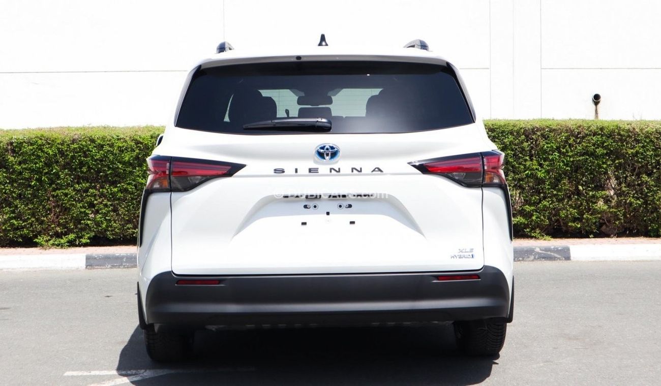 Toyota Sienna XLE Hybrid. Local Registration + 10%