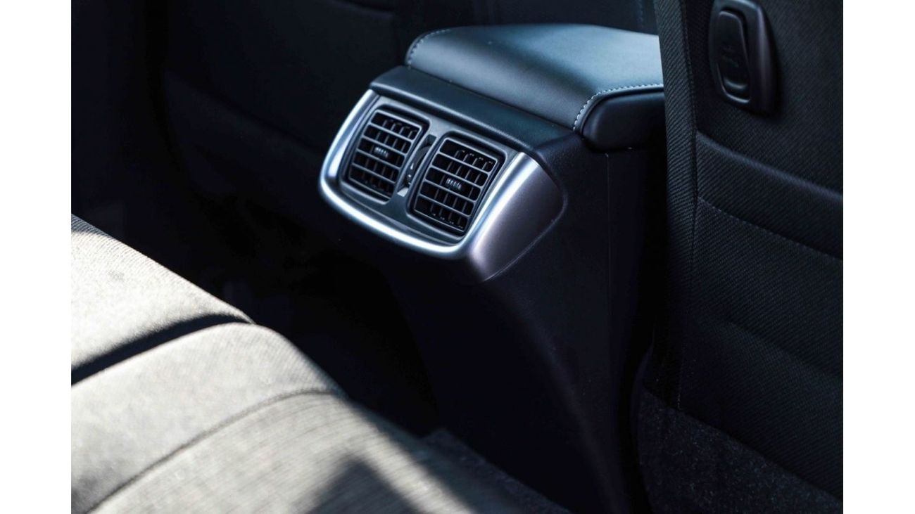 تويوتا هيلوكس تويوتا هيلوكس 2024 ذات الكابينة المزدوجة 2.7 HI - أبيض بلاتيني لؤلؤي من الداخل أسود | للتصدير فقط