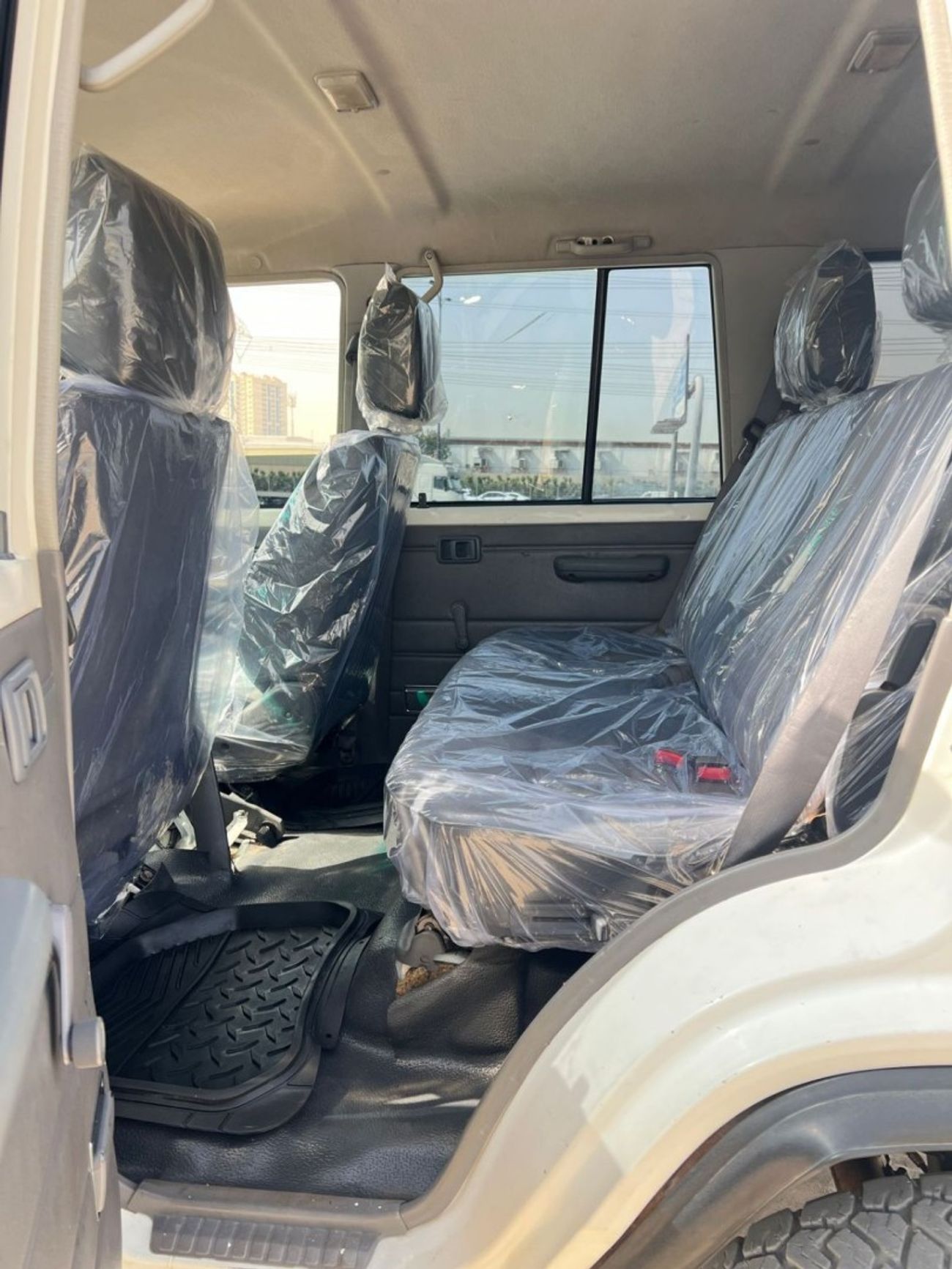 تويوتا لاند كروزر 70 DIESEL 4.5 LITER ,RIGHT HAND DRIVE ,4 DOORS